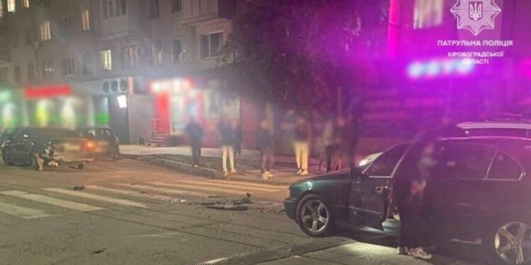 ДТП у Кропивницькому: водій BMW врізався в авто, що зупинилося перед “зеброю”