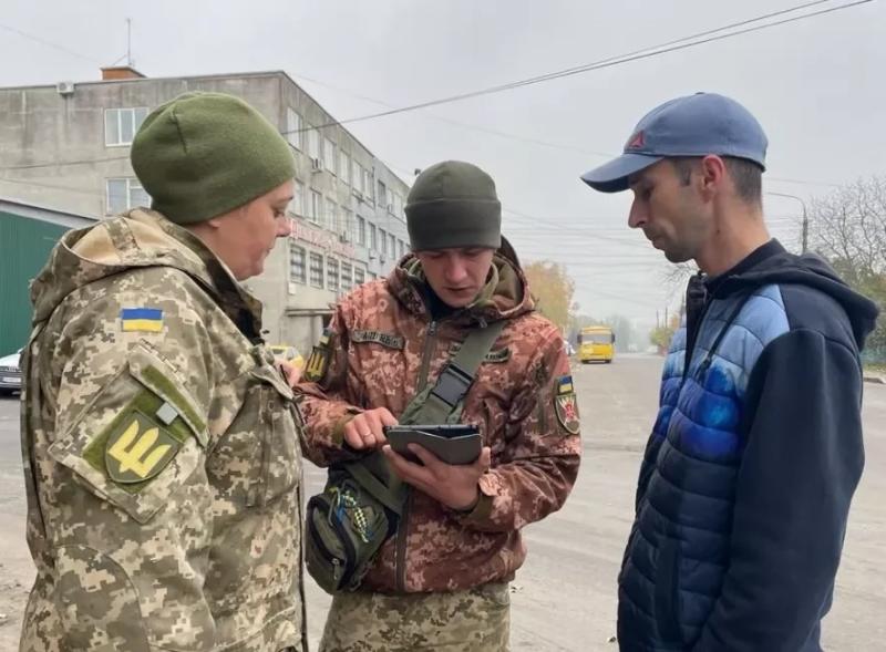 Багатодітних батьків чекають у ТЦК: уникнути мобілізації стало складніше