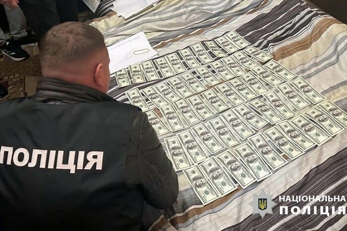 200 000 гривень за "непридатність": на Хмельниччині затримано організатора корупційної схеми