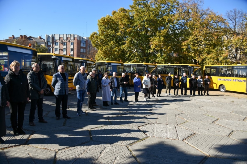 Громади Полтавщини отримали 10 нових шкільних автобусів