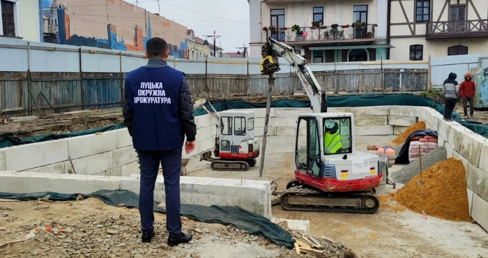 Прокуратура перевірила будівництво на Кафедральній, 13, у Луцьку