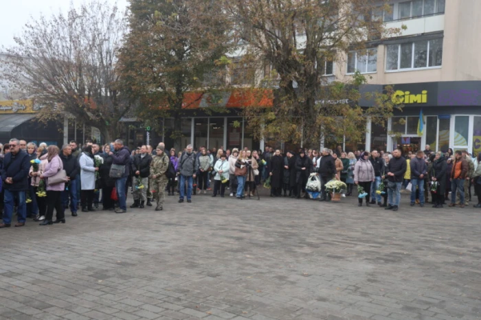 У соборі стояло три труни: Луцьк віддав останню шану своїм захисникам