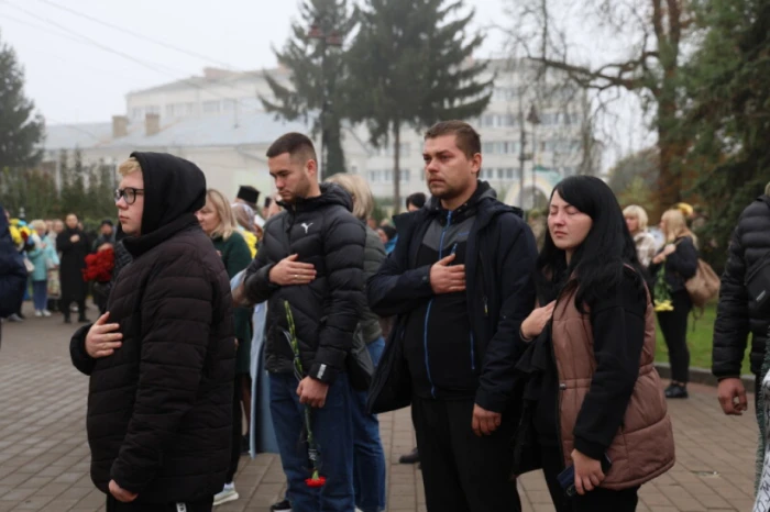 У соборі стояло три труни: Луцьк віддав останню шану своїм захисникам