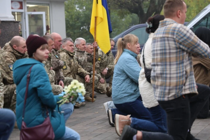 У соборі стояло три труни: Луцьк віддав останню шану своїм захисникам