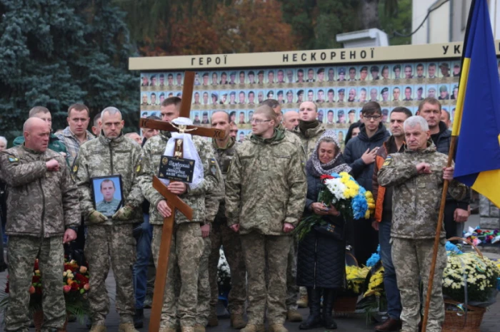 У соборі стояло три труни: Луцьк віддав останню шану своїм захисникам