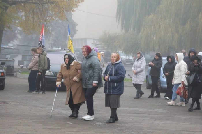 У соборі стояло три труни: Луцьк віддав останню шану своїм захисникам