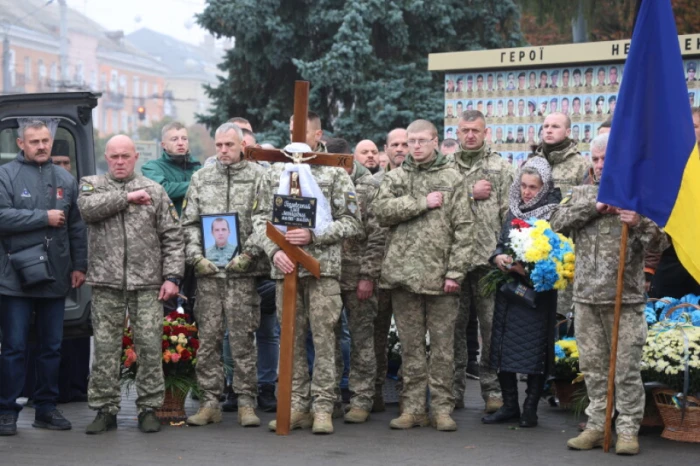 У соборі стояло три труни: Луцьк віддав останню шану своїм захисникам