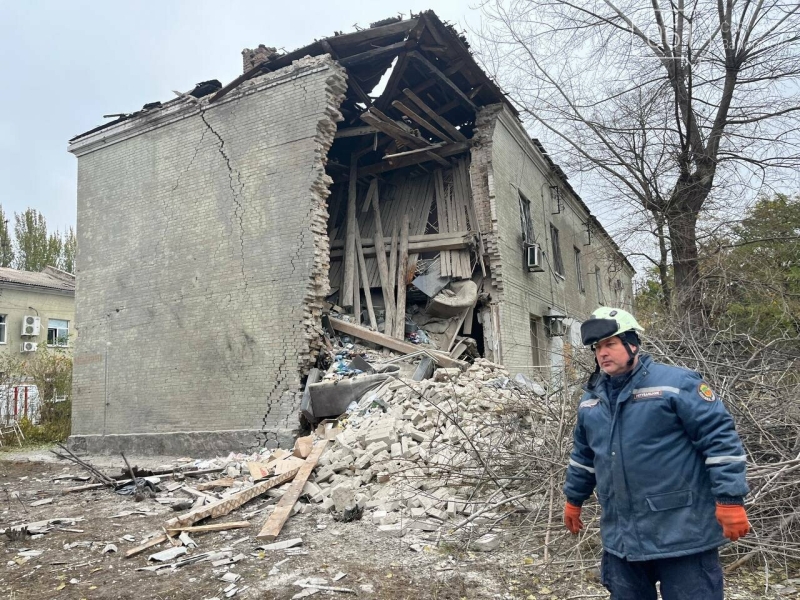 «Дитина упала вниз, його засипало»:  що розказують мешканці постраждалих будинків у Запоріжжі про нічну атаку РФ