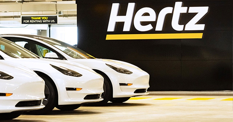 Hertz продовжує масово розпродавати Tesla та інші електромобілі