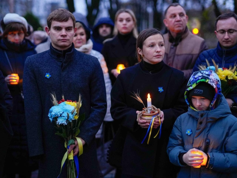 91 роковини геноциду-голодомору: у Полтаві показали документальні відео та провели акцію «Запали свічку пам’яті, борись за Україну, підтримуй воїнів!»