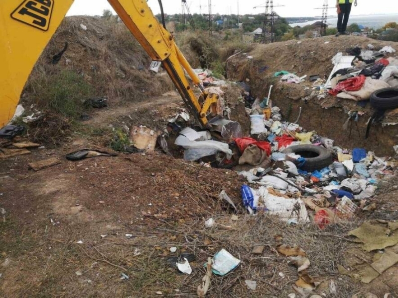 На узбіччі дороги в Миколаєві виявили чергове сміттєзвалище, - ФОТО