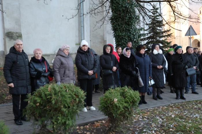 У Луцьку запалили лампадки та відслужили панахиду за жертвами Голодомору