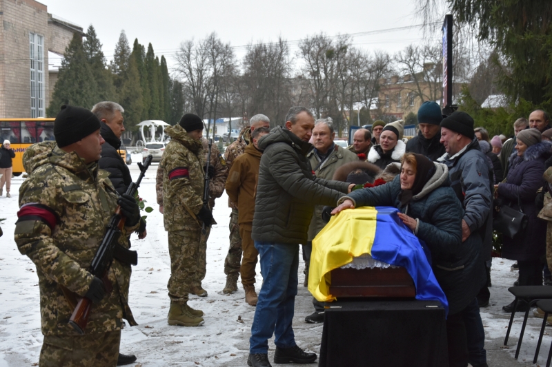 У Пирятинській громаді попрощалися із загиблим Захисником України