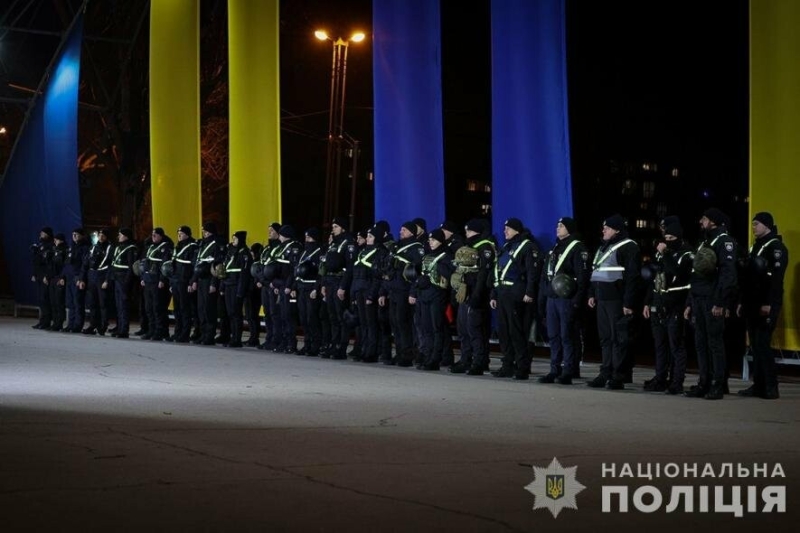 У новорічну ніч 470 запорізьких поліцейських заступили на охорону громадського порядку