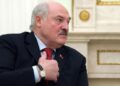 Лукашенко на початку війни вибачався й пропонував вдарити по заводу в Білорусі – Зеленський