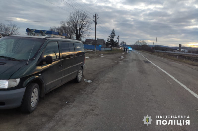 На Буковині водій мікроавтобуса збив пенсіонера