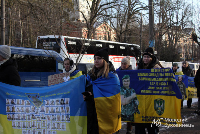 "Понад рік чекаємо на брата": у Чернівцях відбулася хода на підтримку полонених та безвісти зниклих - фото та відео