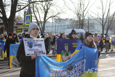 "Понад рік чекаємо на брата": у Чернівцях відбулася хода на підтримку полонених та безвісти зниклих - фото та відео