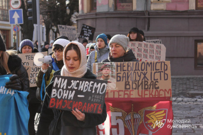 "Понад рік чекаємо на брата": у Чернівцях відбулася хода на підтримку полонених та безвісти зниклих - фото та відео