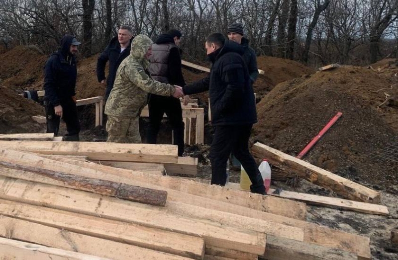 Рівняни будують оборонні рубежі на Дніпропетровщині, в сторону якої наступає армія Росії