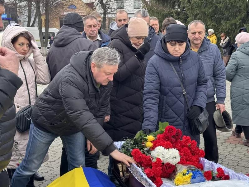 У Хоролі попрощалися із загиблим Захисником України