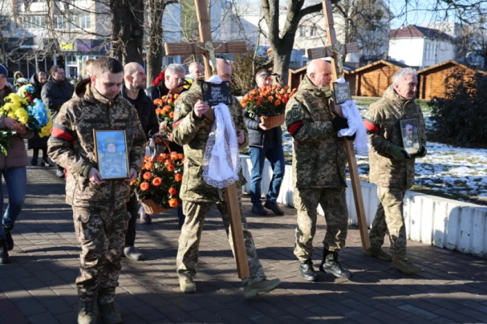 У Луцьку в останню дорогу провели двох захисників