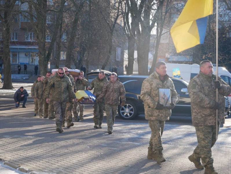 У Ромнах попрощалися із захисником України Сергієм Ніколайчуком